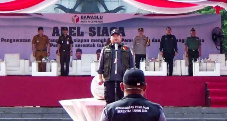 Badan Pengawas Pemilu (Bawaslu) Kota Palembang menggelar apel siaga yang diikuti sebanyak 2.272 Pengawas Tempat Pemungutan Suara (PTPS) di Monumen Perjuangan Rakyat (Monpera), pada hari Senin, tanggal 18 November 2024. (foto : palembang.bawaslu.go.id)