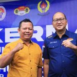 Ketum PB PABSI, Roslan Roeslani (kanan) dan Sekretaris Pengprov PABSI Sumsel, Oyong Hairudin, pada acara Rakernas PB PABSI Tahun 2024 di Hotel Grand Kemang, Jakarta, Senin, 4 November 2024. (WartaNegeriku.id/Abdullah)