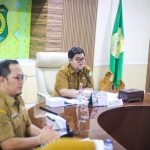 Plt. Staf Ahli Bupati Bidang Politik Hukum dan Pemerintahan, Dicky Meiriando, memimpin rapat persiapan peringatan Hari Pahlawan yang berlangsung di ruang rapat Serasan Sekate, pada hari Senin, tanggal 4 November 2024. (foto : dinkominfo muba)
