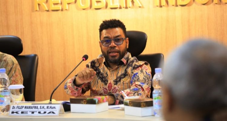 Ketua Komite III Dewan Perwakilan Daerah (DPD) Republik Indonesia, Filep Wamafma. (foto : dokumentasi pribadi Filep Wamafma)