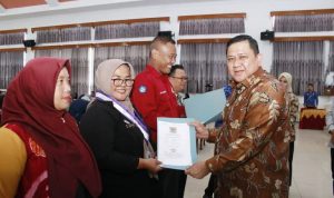 Penjabat (Pj.) Wali Kota Lubuklinggau, H. Koimudin, membuka secara resmi kegiatan seminar Character Building Based of Mindset Change di Gedung Embun Semibar Universitas PGRI Silampari (UNPARI) Lubuk Linggau, pada hari Kamis, tanggal 21 November 2024.