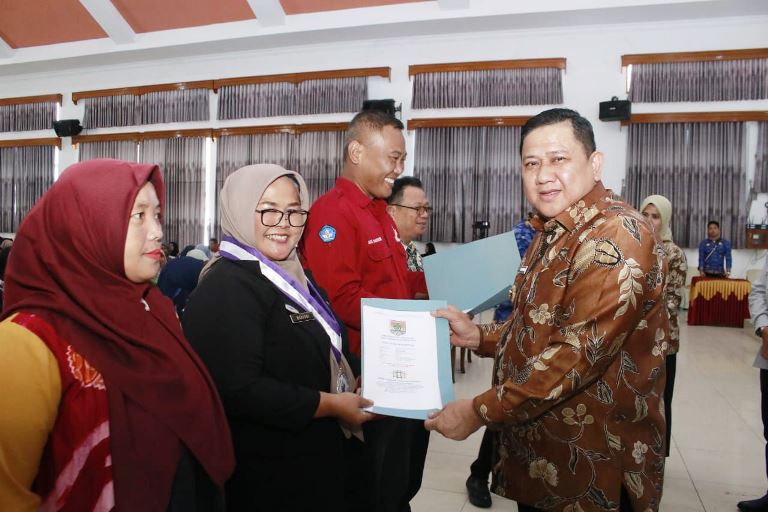 Penjabat (Pj.) Wali Kota Lubuklinggau, H. Koimudin, membuka secara resmi kegiatan seminar Character Building Based of Mindset Change di Gedung Embun Semibar Universitas PGRI Silampari (UNPARI) Lubuk Linggau, pada hari Kamis, tanggal 21 November 2024.