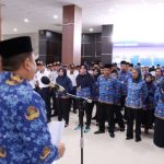 Penjabat (Pj.) Wali Kota Lubuk Linggau, H. Koimudin, memimpin Apel Gabungan Pembinaan Netralitas Aparatur Sipil Negara (ASN) di lingkungan Pemerintah Kota (Pemkot) Lubuklinggau tahun 2024, di Perkantoran Pemerintah Kota (Pemkot) Wali Kota Lubuk Linggau, pada hari Kamis, tanggal 21 November 2024. (foto : dinkominfo lubuklinggau)