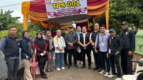 Badan Pengawas Pemilu (Bawaslu) Kota Palembang turun langsung mengawasi proses Pemungutan Suara Ulang (PSU) di Tempat Pemungutan Suara (TPS) 001 Kelurahan Lebong Gajah, Kecamatan Sematang Borang, pada hari Senin, tanggal 2 Desember 2024.
