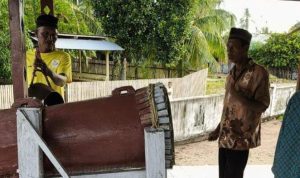 Umat Muslim di Desa Kawalo, Pulau Taliabu, Maluku Utara, saat menggelar Tata Buang atau ritual adat menyambut Idul Fitri 2025, pada hari Jum'at, tanggal 28 Maret 2025. (foto : Tribunternate.com/La Ode Havidl)
