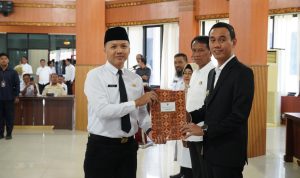 Penyerahan SK CPNS Ogan Komering Ilir oleh bupati muchendi Mahzareki