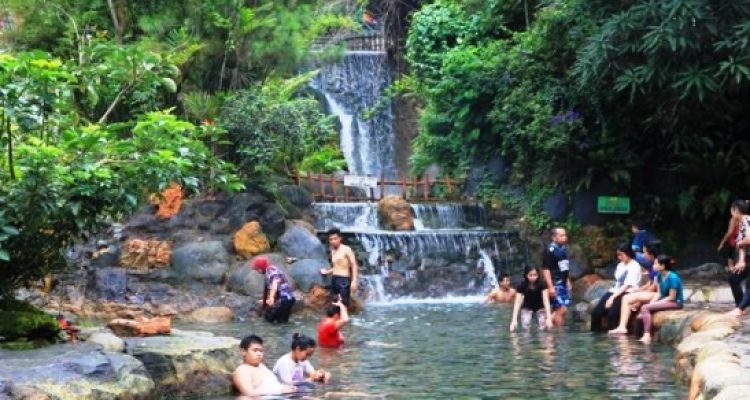 Sari Ater Hot Spring Resort adalah sebuah objek wisata yang terletak di Jalan Raya Ciater, Subang, Jawa Barat. Tempat ini menawarkan kesempatan untuk berendam di air panas alami yang berasal dari Gunung Tangkuban Perahu dengan suhu sekitar 43-46 derajat Celsius. (foto : subang.go.id)