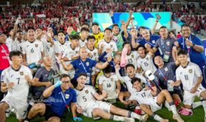 Pemain, Pelatih, dan Official Tim Nasional Sepak Bola Indonesia U-17 saat berhasil mengalahkan Korea Selatan, pada hari Jum'at malam, tanggal 4 April 2025 di Jeddah, Arab Saudi. (foto : PSSI.org)