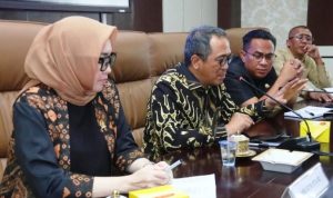 Anggota Komisi XI Dewan Perwakilan Rakyat (DPR) Republik Indonesia dari Fraksi Partai Demokrat, Wahyu Sanjaya, melakukan Kunjungan Kerja (Kunker) ke Kantor Dewan Perwakilan Rakyat Daerah (DPRD) Kota Prabumulih, pada hari Rabu, tangal 9 April 2025. (wartanegeriku.id/maryam)