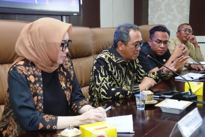 Anggota Komisi XI Dewan Perwakilan Rakyat (DPR) Republik Indonesia dari Fraksi Partai Demokrat, Wahyu Sanjaya, melakukan Kunjungan Kerja (Kunker) ke Kantor Dewan Perwakilan Rakyat Daerah (DPRD) Kota Prabumulih, pada hari Rabu, tangal 9 April 2025. (wartanegeriku.id/maryam)