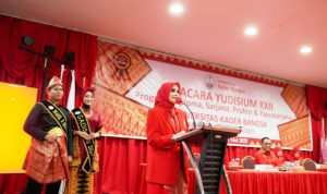 Rektor Universitas Kader Bangsa, Dr. dr. Fika Minata Wathan, M.Kes. (foto : dok. pribadi dr. Fika)