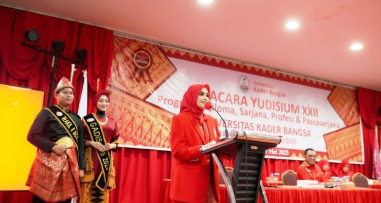 Rektor Universitas Kader Bangsa, Dr. dr. Fika Minata Wathan, M.Kes. (foto : dok. pribadi dr. Fika)