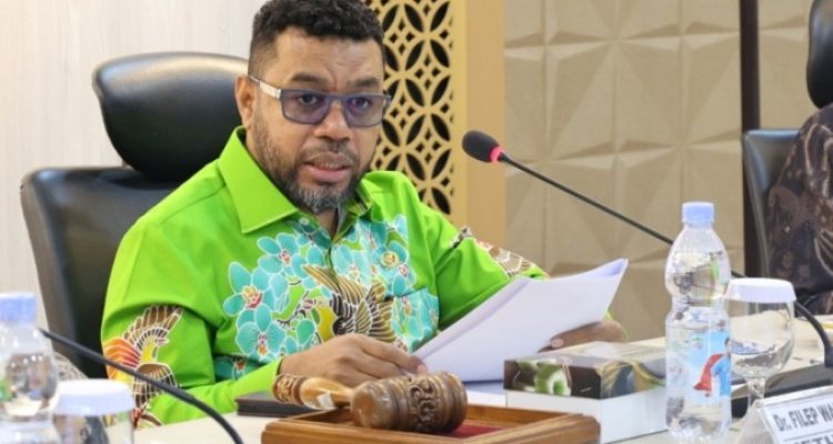 Ketua Komite III Dewan Perwakilan Daerah (DPD) Republik Indonesia (RI), Dr. Filep Wamafma, SH, M.Hum. (foto : Newsroom DPD RI)