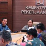 Bupati Kabupaten Ogan Komering Ilir, H. Muchendi Mahzareki, mewakili Pemkab Muba, menyampaikan usulan untuk pembangunan dua jembatan penghubung strategis dengan Kabupaten Mesuji, kepada Kementerian PU di Jakarta, hari Selasa, tanggal 23 Juli 2025. (WARTANEGERIKU.ID)