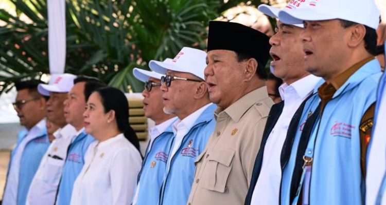 Ketua Dewan Perwakilan Daerah (DPD) Republik Indonesia, Sultan Baktiar Najamudin, saat menghadiri peluncuran nasional KMP yang digelar di Kabupaten Klaten, Jawa Tengah, pada hari Senin, tanggal 21 Juli 2025, bersama Presiden Republik Indonesia, Prabowo Subianto. (foto : Newsroom DPD RI)