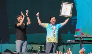Ketua DPD RI, Sultan Baktiar Najamuddin, menghadiri acara Green Democacy Fun Walk yang berlangsung di kawasan Senayan, Jakarta, pada hari Minggu, tanggal 9 November 2025. (WARTANEGERIKU.ID/AIRU)
