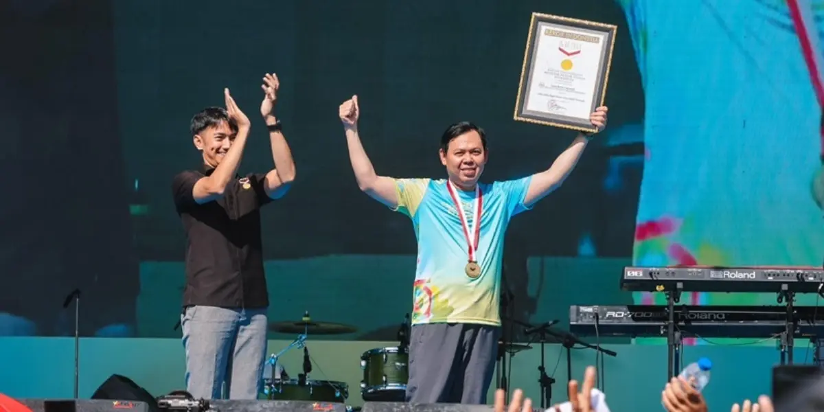 Ketua DPD RI, Sultan Baktiar Najamuddin, menghadiri acara Green Democacy Fun Walk yang berlangsung di kawasan Senayan, Jakarta, pada hari Minggu, tanggal 9 November 2025. (WARTANEGERIKU.ID/AIRU)