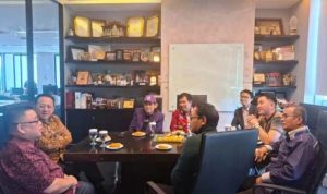 Anggota DPD RI, Irman Gusman dalam acara sharing session bersama pakar pemasaran Hermawan Kertajaya, yang turut dihadiri oleh Direktur TransNusa Air (Leo Budiman), pemilik Coco’s (Tour Lentono), Bupati Kepulauan Mentawai, serta sejumlah penggiat pariwisata Sumbar, di kantor pusat MCorp/MarkPlus, Menara 88, Jakarta, pada hari Senin, tanggal 10 November 2025. (foto : Tim Media Irman Gusman) Anggota DPD RI, Irman Gusman dalam acara sharing session bersama pakar pemasaran Hermawan Kertajaya, yang turut dihadiri oleh Direktur TransNusa Air (Leo Budiman), pemilik Coco’s (Tour Lentono), Bupati Kepulauan Mentawai, serta sejumlah penggiat pariwisata Sumbar, di kantor pusat MCorp/MarkPlus, Menara 88, Jakarta, pada hari Senin, tanggal 10 November 2025. (foto : Tim Media Irman Gusman)