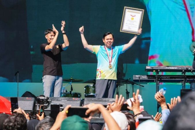 Ketua DPD RI, Sultan Baktiar Najamuddin, menghadiri acara Green Democacy Fun Walk yang berlangsung di kawasan Senayan, Jakarta, pada hari Minggu, tanggal 9 November 2025. (foto : Newsroom DPD RI)