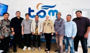 Pengurus DPD Pro JurnalisMedia Siber Provinsi Sumatera Selatan foto bersama Sekretaris PT Tirta Sriwijaya Maju dan jajaran, setelah audiensi pada hari Jum'at, tanggal 14 November 2025, di Palembang. (foto : DPD PJS Sumsel/PT TSM)
