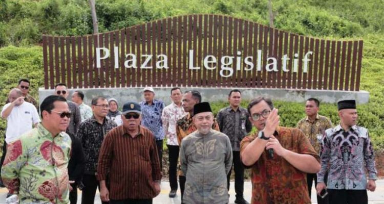 Wakil Ketua DPD RI, Tamsil Linrung, melakukan Kunjungan Kerja ke Ibu Kota Nusantara dan didampingi oleh Kepala Otorita Ibu Kota Nusantara, Basuki Hadimuljono, pada hari Jum'at, tanggal 21 November 2025. (foto : Newsroom DPD RI)