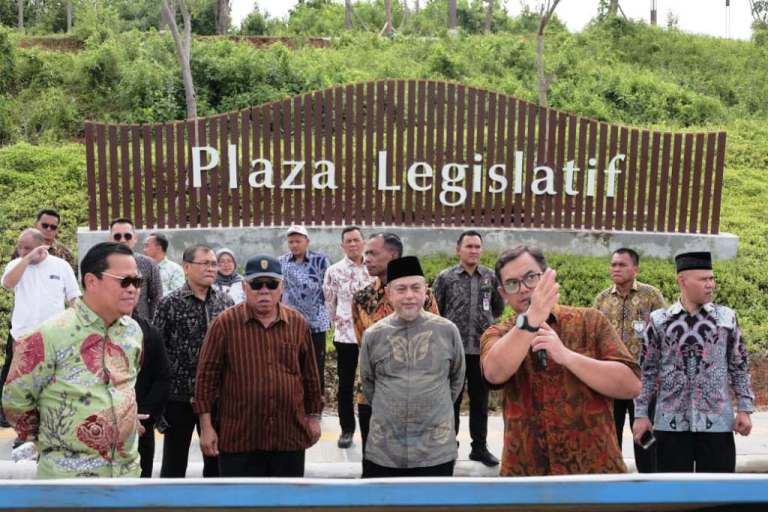 Wakil Ketua DPD RI, Tamsil Linrung, melakukan Kunjungan Kerja ke Ibu Kota Nusantara dan didampingi oleh Kepala Otorita Ibu Kota Nusantara, Basuki Hadimuljono, pada hari Jum'at, tanggal 21 November 2025. (foto : Newsroom DPD RI)
