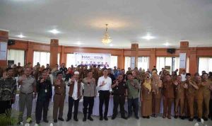 Bupati OKI, H. Muchendi Mahzareki pada Puncak Hakordia di Ruang Rapat Bende Seguguk II Kantor Bupati OKI, Selasa(9/12).