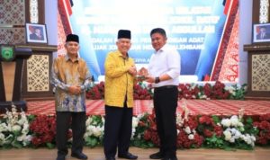 Gubernur Provinsi Sumatera Selatan (Sumsel), Herman Deru menerima kunjungan Undang Luak Johol, Dato' Hj. Muhammad bin Hj. Abdullah, bersama rombongan, di Griya Agung Palembang, hari Senin, tanggal 8 Desember 2025. (foto : sumselprov.go.id) Gubernur Provinsi Sumatera Selatan (Sumsel), Herman Deru menerima kunjungan Undang Luak Johol, Dato' Hj. Muhammad bin Hj. Abdullah, bersama rombongan, di Griya Agung Palembang, hari Senin, tanggal 8 Desember 2025. (foto : sumselprov.go.id)