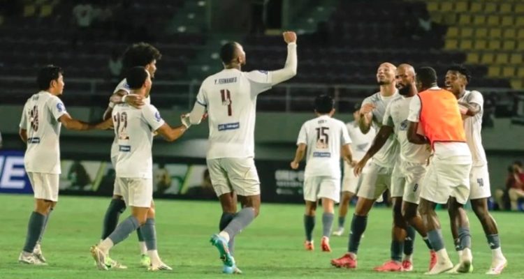 Pemain PSM Makassar melakukan selebrasi setelah berhasil menciptakan gol pada sebuah pertandingan di BRI Super League Musim 2025/2026. (foto : ileague.id)