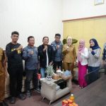 Kepala Dinas Komunikasi dan Informatika Provinsi Sumatera Selatan, Rika Efianti, foto bersama Pengurus Pro JurnalisMedia Siber. (foto : Newsroom PJS Sumsel)