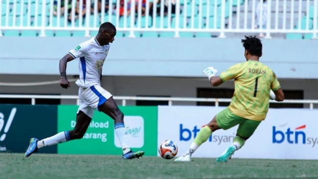 Pemain asing yang berlagai di Pegadaian Championship Musim 2025/2026 sedang berusaha menciptakan gol. (foto : ileague.id)