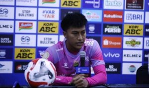 Fitrah Maulana, Penjaga Gawang Persib Bandung di BRI Super League Musim 2025/2026. (foto : Persib) Fitrah Maulana, Penjaga Gawang Persib Bandung di BRI Super League Musim 2025/2026. (foto : Persib)