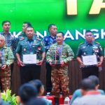 Wakil Bupati Musi Banyuasin, Abdur Rohman Husen, menghadiri penyerahan penghargaan pada Program TNI Manunggal Membangun Desa Tahun Anggaran 2025. (foto : Diskominfo Muba)