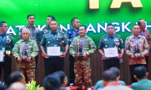 Wakil Bupati Musi Banyuasin, Abdur Rohman Husen, menghadiri penyerahan penghargaan pada Program TNI Manunggal Membangun Desa Tahun Anggaran 2025. (foto : Diskominfo Muba)