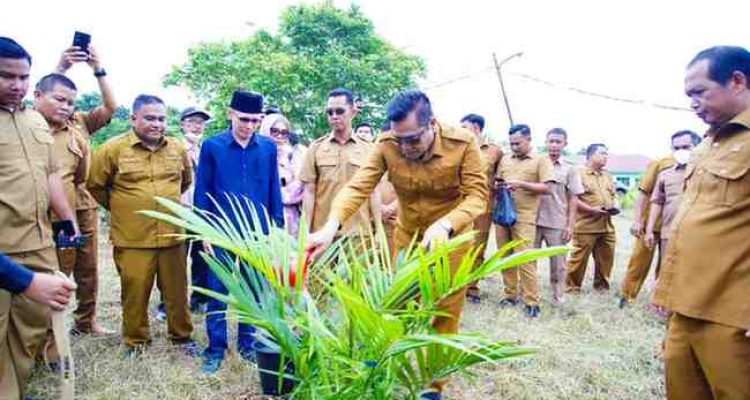 Bupati Muba H M Toha Tohet SH di kawasan aset Pemkab Muba di belakang Politeknik Sekayu, Selasa (24/2/2026).