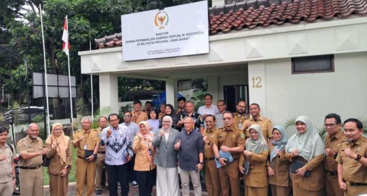 Agita Nurfianti, menyerap berbagai aspirasi strategis pemangku kepentingan pendidikan dalam kegiatan reses BULD DPD RI di Bandung, hari Selasa, tanggal 24 Februari 2026. (foto : Newsroom DPD RI)