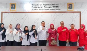 Rektor UKB, Dr. dr. Fika Minata Wathan, M.Kes., saat menghadiri acara laturahmi dan audiensi yang berlangsung di Kantor BKKBN Sumsel, pada hari Selasa, tanggal 24 Februari 2026. (wartanegeriku.id/hasan) Rektor UKB, Dr. dr. Fika Minata Wathan, M.Kes., saat menghadiri acara laturahmi dan audiensi yang berlangsung di Kantor BKKBN Sumsel, pada hari Selasa, tanggal 24 Februari 2026. (wartanegeriku.id/hasan)