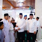 Bupati Kabupaten Musi Banyuasin (Muba), Toha Tohet, resmi membuka rangkaian Safari Ramadhan 1447 H/2026 Masehi Pemerintah Kabupaten (Pemkab) Muba di Masjid Jami’ At-Taqwa, Kelurahan Bayung Lencir Indah. (WARTANEGERIKU.ID/ARGIMAN)