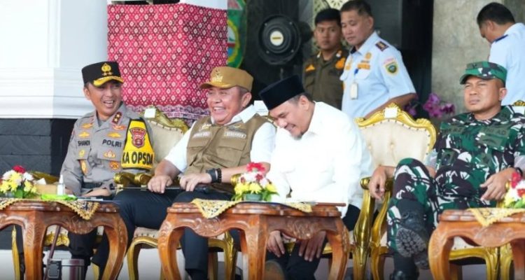 Ketua DPRD Sumsel, Andie Dinialdie, menghadiri Apel Gelar Pasukan dalam rangka kesiapan pelaksanaan Operasi Ketupat Musi tahun 2026 yang digelar di Griya Agung, Palembang, hari Kamis, tanggal 12 Maret 2026. (WARTANEGERIKU.ID/FRAN DEKI)