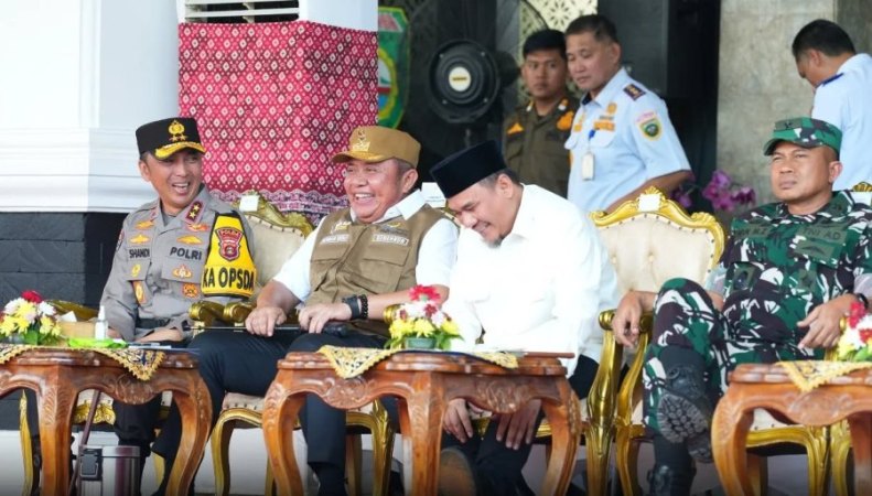 Ketua DPRD Sumsel, Andie Dinialdie, menghadiri Apel Gelar Pasukan dalam rangka kesiapan pelaksanaan Operasi Ketupat Musi tahun 2026 yang digelar di Griya Agung, Palembang, hari Kamis, tanggal 12 Maret 2026. (WARTANEGERIKU.ID/FRAN DEKI)