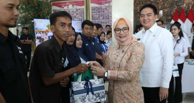 Dharma Wanita Persatuan Sekretariat Jenderal Dewan Perwakilan Daerah (DPD) Republik Indonesia menggelar Bazar Ramadan 1447 Hijriah bertema Ramadan Ceria : Hadirkan Kebahagiaan, Tebarkan Kepedulian di Lobi Setjen DPD RI, Kompleks Parlemen Senayan, Jakarta, hari Rabu, tanggal 4 Maret 2026. (WARTANEGERIKU.ID/TRI RICKI)