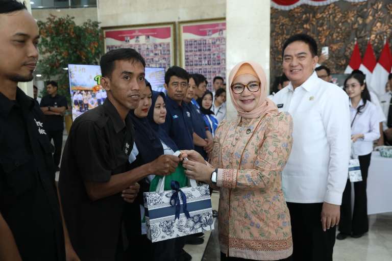 Dharma Wanita Persatuan Sekretariat Jenderal Dewan Perwakilan Daerah (DPD) Republik Indonesia menggelar Bazar Ramadan 1447 Hijriah bertema Ramadan Ceria : Hadirkan Kebahagiaan, Tebarkan Kepedulian di Lobi Setjen DPD RI, Kompleks Parlemen Senayan, Jakarta, hari Rabu, tanggal 4 Maret 2026. (WARTANEGERIKU.ID/TRI RICKI)