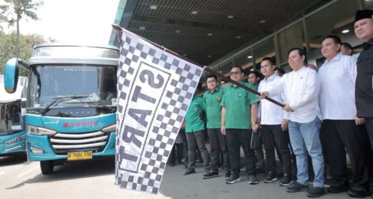 Ketua Dewan Perwakilan Daerah (DPD) Republik Indonesia (RI), Sultan Baktiar Najamudin, secara resmi melepas keberangkatan program Mudik Gratis Bersama yang diselenggarakan oleh Kesatuan Angkatan Muda Sriwijaya (foto : DPD RI)