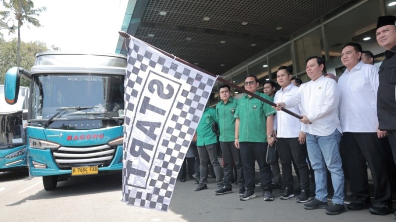 Ketua Dewan Perwakilan Daerah (DPD) Republik Indonesia (RI), Sultan Baktiar Najamudin, secara resmi melepas keberangkatan program Mudik Gratis Bersama yang diselenggarakan oleh Kesatuan Angkatan Muda Sriwijaya (foto : DPD RI)