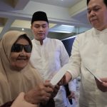 Sultan Baktiar Najamudin saat menghadiri kegiatan sosial bertajuk Sedekah Membawa Berkah bersama ratusan penyandang tuna netra dari wilayah Jabodetabek, yang digelar di Masjid Pondok Indah, Jakarta, hari Minggu, tanggal 15 Maret 2026. (foto : Newsroom DPD RI)