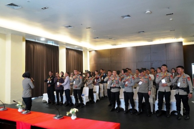 Kepolisian Daerah (Polda) Sumatera Selatan (Sumsel) memperkuat kesiapan mental personelnya dengan menggelar pelatihan Psychological First Aid (PFA) bagi 113 personel dan Pegawai Negeri Sipil (PNS) Polri. (WARTANEGERIKU.ID/TRI)