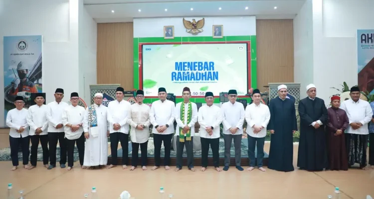 Ketua Dewan Perwakilan Rakyat Daerah (DPRD) Provinsi Sumatra Selatan (Sumsel), Andie Dinialdie, menghadiri kegiatan tausiah Ramadhan dan buka puasa bersama yang digelar oleh PT Semen Baturaja di Ganesha Arena, Baturaja, pada hari Jum'at, tanggal 13 Maret 2026. (WARTANEGERIKU.ID/FRAN)