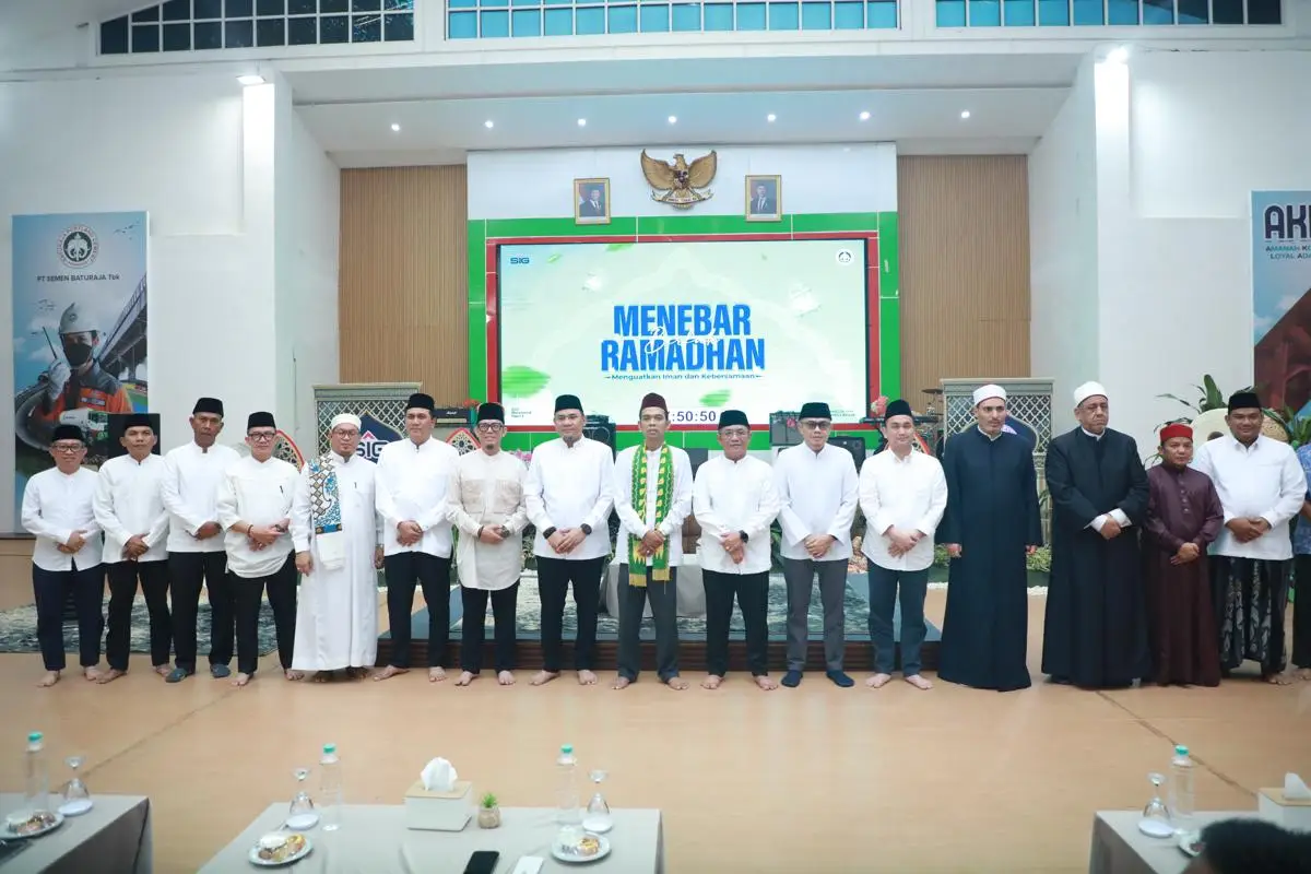 Ketua Dewan Perwakilan Rakyat Daerah (DPRD) Provinsi Sumatra Selatan (Sumsel), Andie Dinialdie, menghadiri kegiatan tausiah Ramadhan dan buka puasa bersama yang digelar oleh PT Semen Baturaja di Ganesha Arena, Baturaja, pada hari Jum'at, tanggal 13 Maret 2026. (WARTANEGERIKU.ID/FRAN)