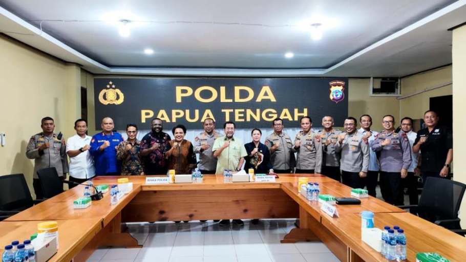 Wakil Ketua Dewan Perwakilan Daerah (DPD) Republik Indonesia, Yorrys Raweyai, melakukan kunjungan kerja ke Kepolisian Daerah Papua Tengah di Nabire, hari Rabu, tanggal 4 Maret 2026. (WARTANEGERIKU.ID/HAIRUDIN)