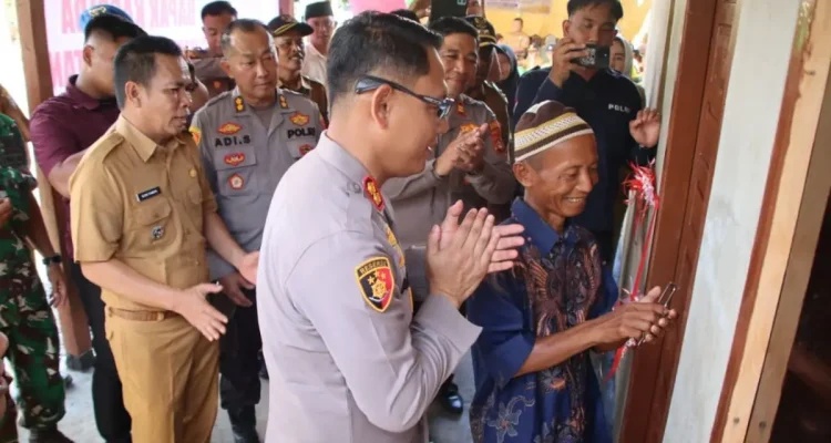 Polda Sumatra Selatan (Sumsel) kembali menyalurkan bantuan sosial, dengan membangun rumah layak huni bagi warga kurang mampu